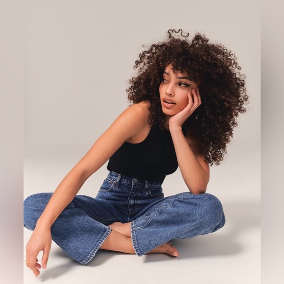 Abercrombie & Fitch The Loose High Rise Jean - Picture 4 of 9